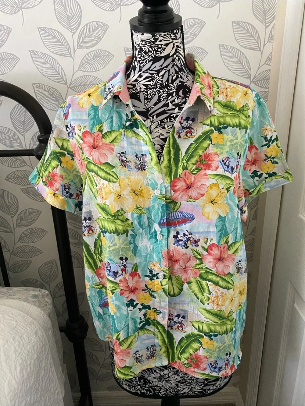 Women’s Disney x Tommy Bahama collaboration linen camp shirt w/ Mickey & Minnie - Picture 2 of 12